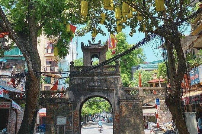 Hanoi Train Street Food Walking Tour - Authentic Insights from Reviews