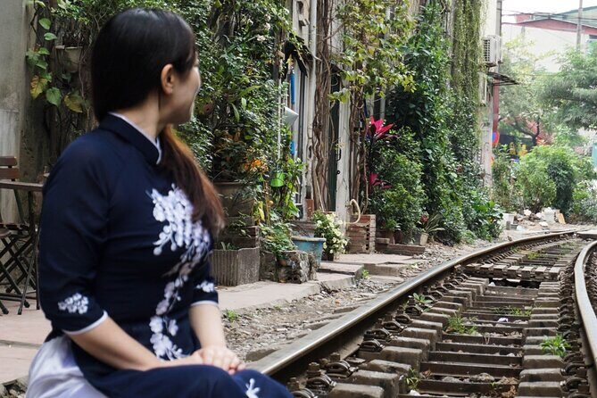 Hanoi Walking Street Food Tour with Train-Street Visit - Key Points
