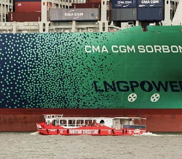 Harbor Tour with Live moderation in German - An In-Depth Look at the Hamburg Harbor Tour