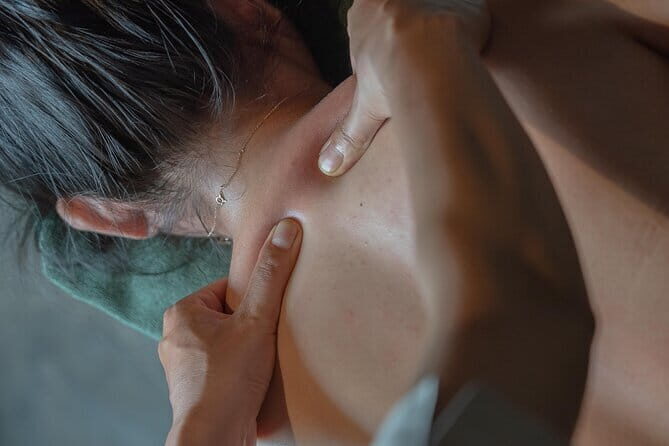 Head, Back and Shoulder Massage in Phnom Penh - A Close Look at the Head, Back, and Shoulder Massage Experience in Phnom Penh