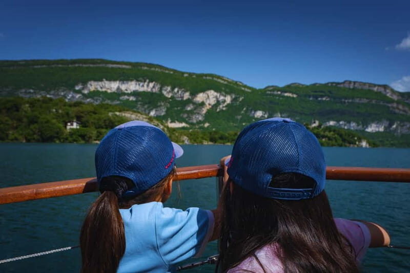 Head out from Annecy and Aix les Bains: Explore Chanaz and enjoy a cruise on the lake - Discovering the Charm of Auvergne-Rhône-Alpes: A Detailed Review of the Annecy and Aix les Bains Day Tour