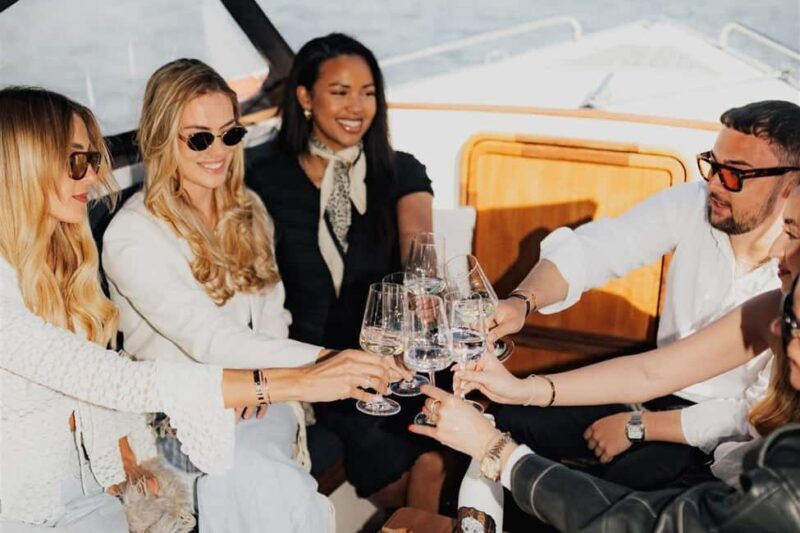 Heidelberg: Private boat trip with captain, 1.5 hours, up to 12 guests, from 40 per person. - Key Points