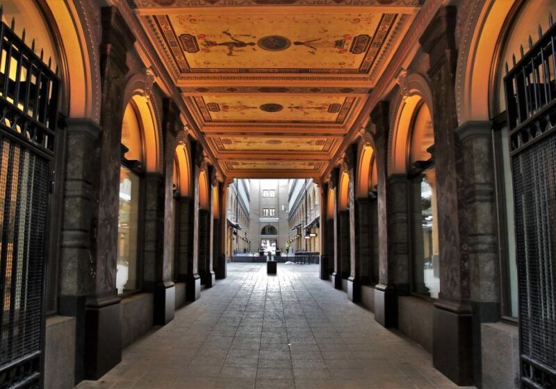 Helsinki: Express Walk with a Local in 60 minutes - Authentic Experiences and Hidden Gems