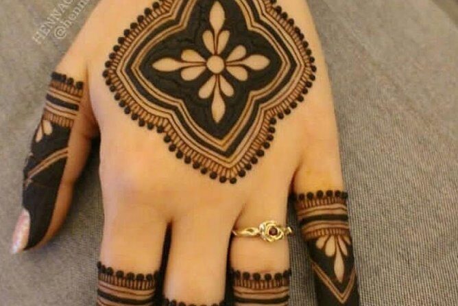 Henna application session with dinner - Authenticity and Cultural Insights