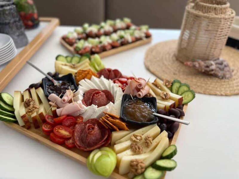 Heraklion: Dia Catamaran with Chef Dinner, Open Bar & Sunset - The Sum Up