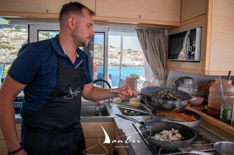 Heraklion: Dia Catamaran with Chef Dinner, Open Bar & Sunset - FAQ