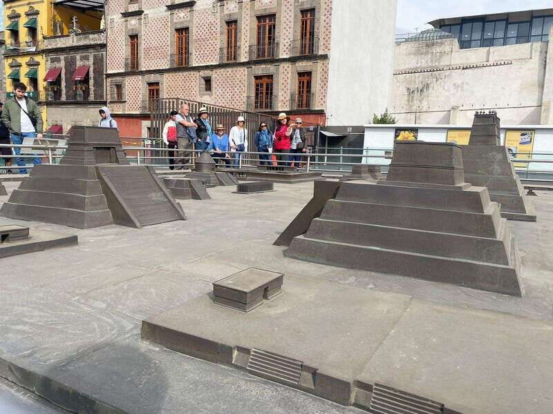 Heroines and Villains in the Foundation of New Spain - Authentic Stories and Reviews