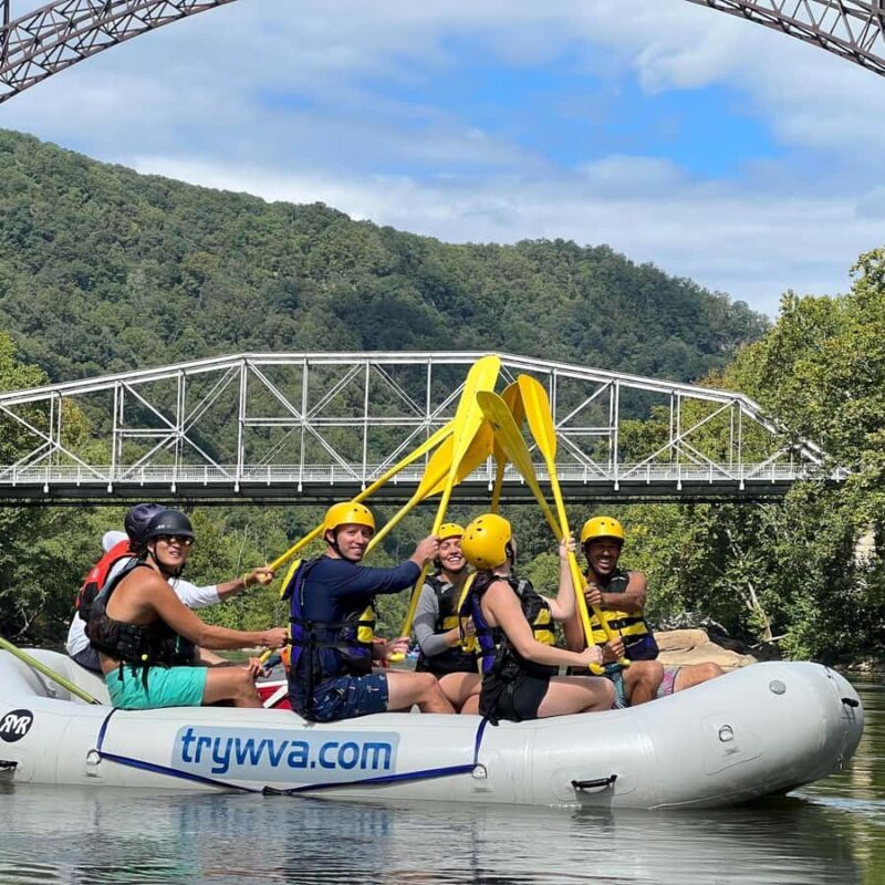 Hico, WV: Upper New River Family Rafting Day Trip - The Midday Break: A Delicious Picnic