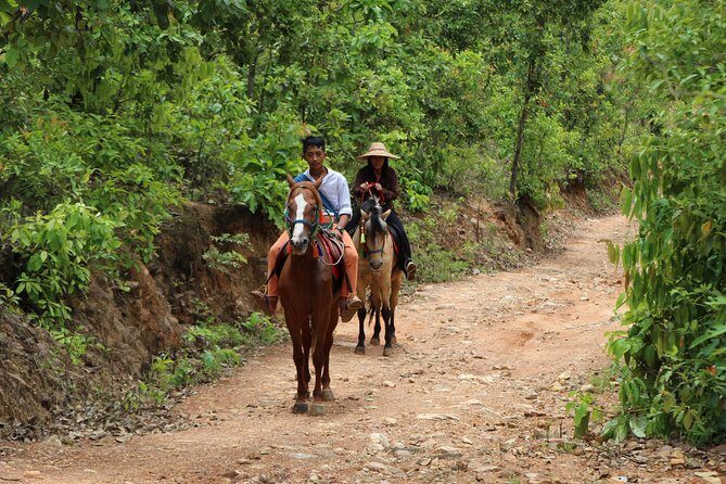 Hidden Face - Exploring the Inle Lake Area and Village Life