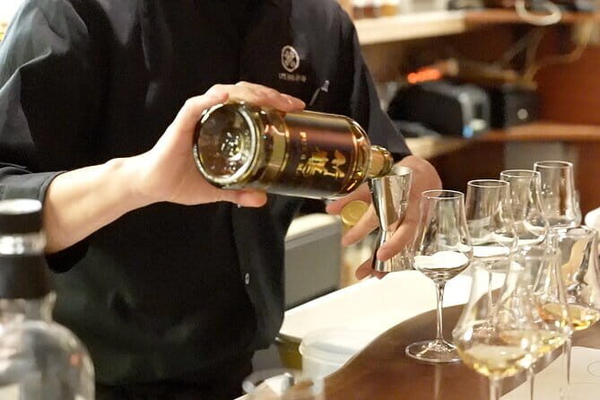 Hidden Gem Food & Whiskey Night Tour near Roppongi - Key Points