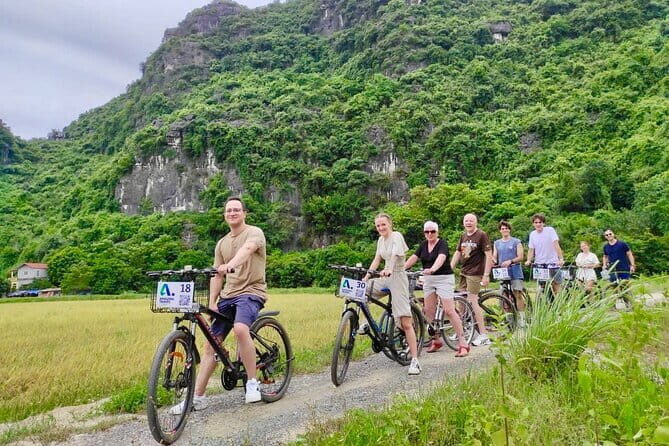 Hidden Gems Ninh Binh Luxury Tour: Tam Coc, Hoa Lu, Local Family - Discovering Ninh Binh: A Luxurious Day Out from Hanoi