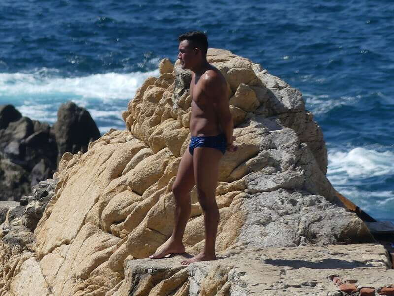 *High Cliff Diver Show & Round Trip Transportation - Value and Cost