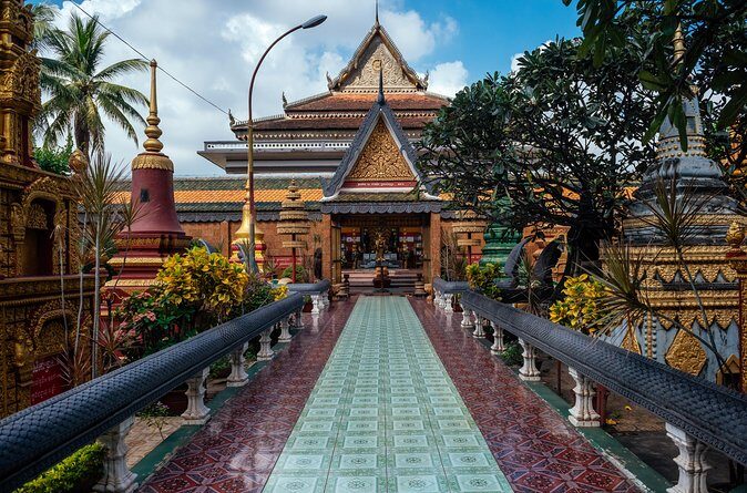 Highlights & Hidden Gems With Locals: Best of Siem Reap Private Tour - Exploring the Itinerary in Detail