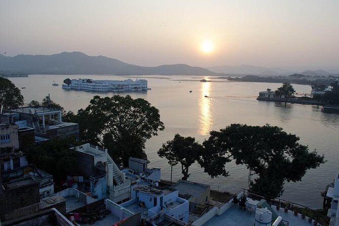 Highlights of the Udaipur (Guided Half Day Sightseeing City Tour) - Transportation and Comfort