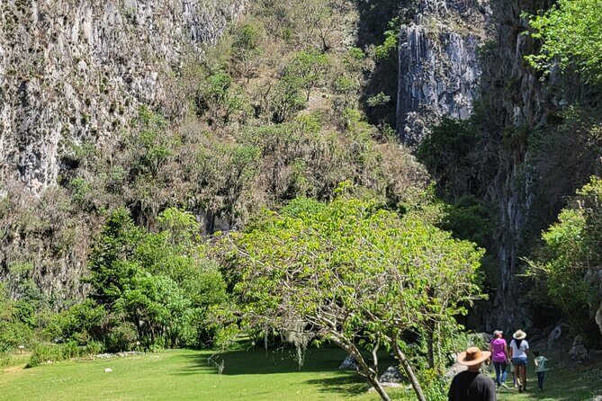 Hike in Apoala and Discover its Impressive Waterfalls - Waterfalls and Lagoons: A Refreshing Contrast