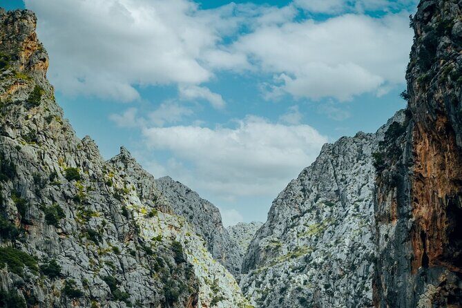 Hike the canyon of Torrent de Pareís - Starting Point and Early Morning Journey