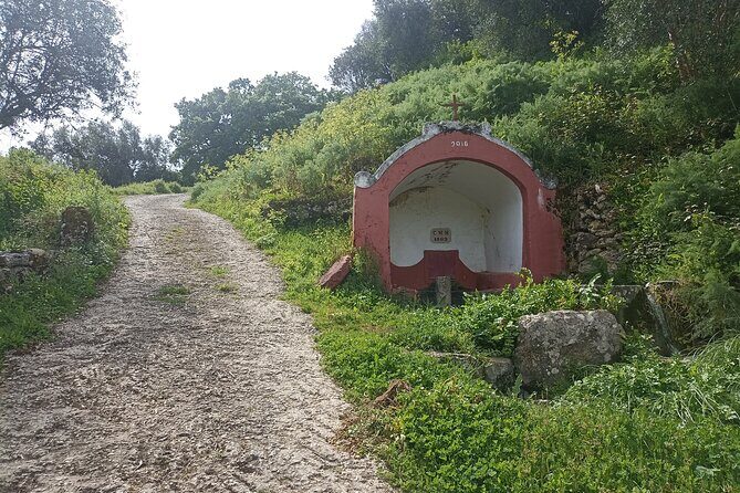 Hike & Wine Ericeira - Discovering the Charm of Cheleiros and Its Natural Surroundings