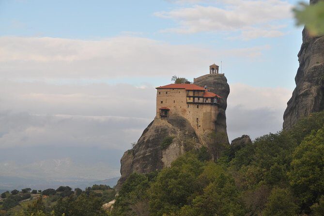 Hiking in magnificent Meteora - A Deep Dive into the Meteora Hiking Tour
