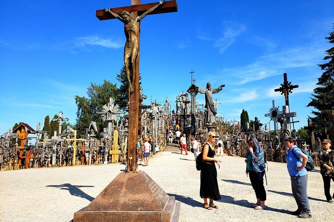 Hill of Crosses / 2 countries in 1 day - The Guided Tour at Kryžių Kalnas