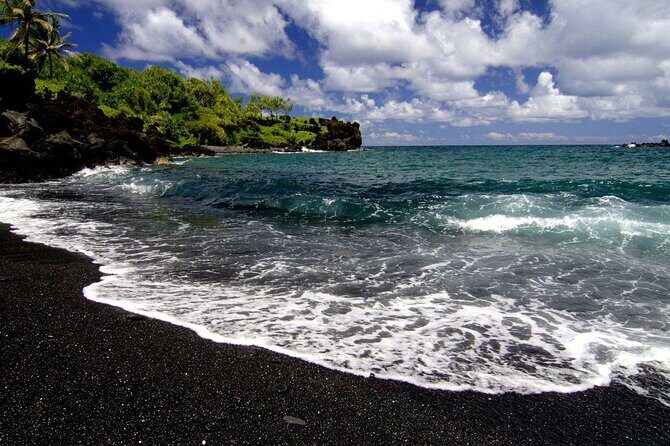 Hilo Volcano and Waterfall Discovery Tour with Local Insights - Authentic Experiences and Local Insights