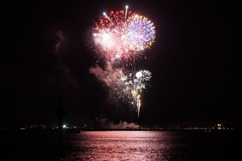 Hilton Head Island: Dolphin Tour at Sunset & Fireworks Show - FAQ