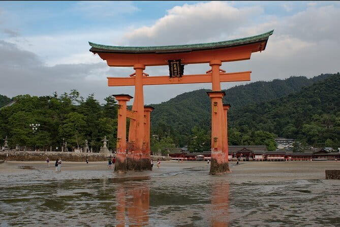 Hiroshima and Miyashima Private Spanish Tour - Key Points