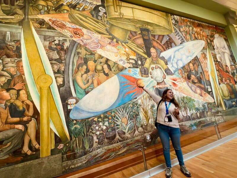 Historic Center: Private tour with murals, history, and churros - Practical Details and Tips