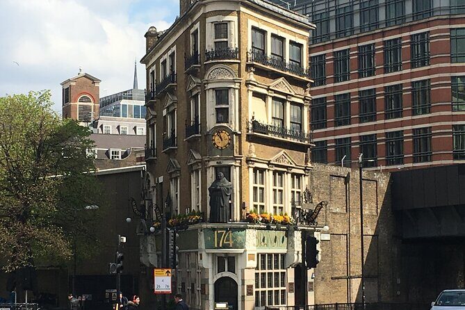 Historic City of London Pub Walk in 2000 years of history - Who Will Benefit Most from This Tour?
