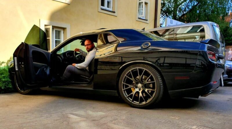 Historic Drive: Dodge Tour of Kazimierz & Schindlers Factory - Key Points