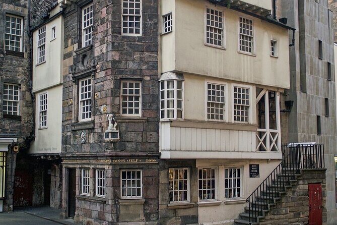 Historic Edinburgh and Rosslyn Chapel Full-Day Private Tour in a Premium Minivan - Walking Through Medieval Old Town