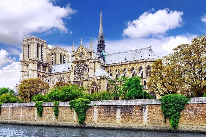 Historic Heart of Paris: Île de la Cité Walking Tour - Authentic Reviews and Insights