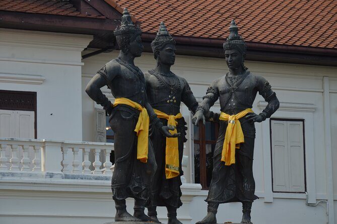 Historic Temples and City Guided Walking Tour in Chiang Mai - Key Points