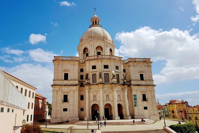 Historic Tuk Tour 1h30 - Stop 6: Alfama Neighborhood