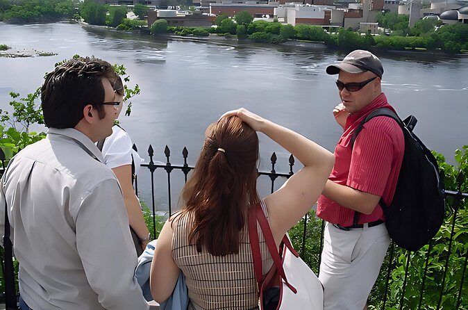 Historic Walk and Traditional French Canadian Feast - Unique Features and Considerations