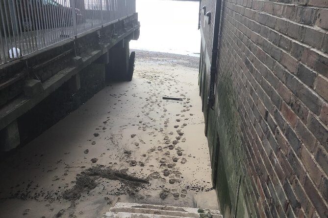 Historic walk of East Londons Wapping Docks and its famous Pubs - FAQs