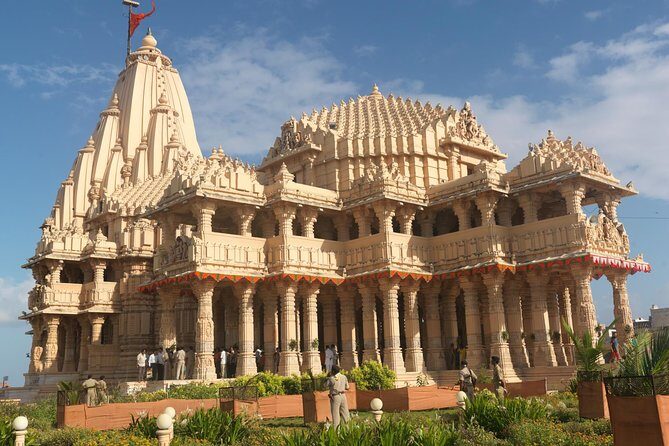 Historical and Spiritual Sojourn: Rajkot to Somnath Tour - Relaxation & Scenic Views: Somnath Beach