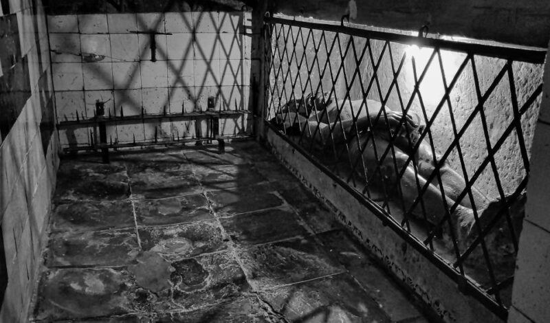 Historical Bruges: Jerusalem Chapel and Univ. of Commerce - Who Should Take This Tour?