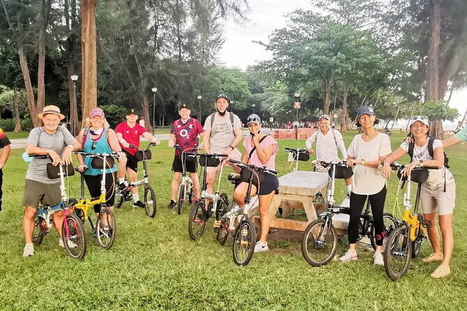 Historical Marina Bay and East Coast Bike Tour with Lunch - Key Points