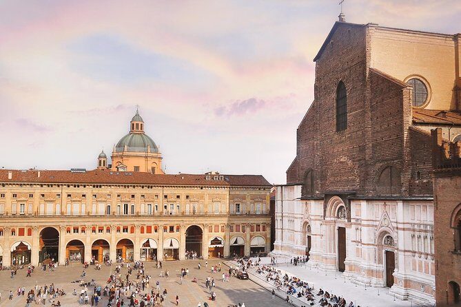 Historical Tour of Bologna - A Deep Dive into the Bologna Experience