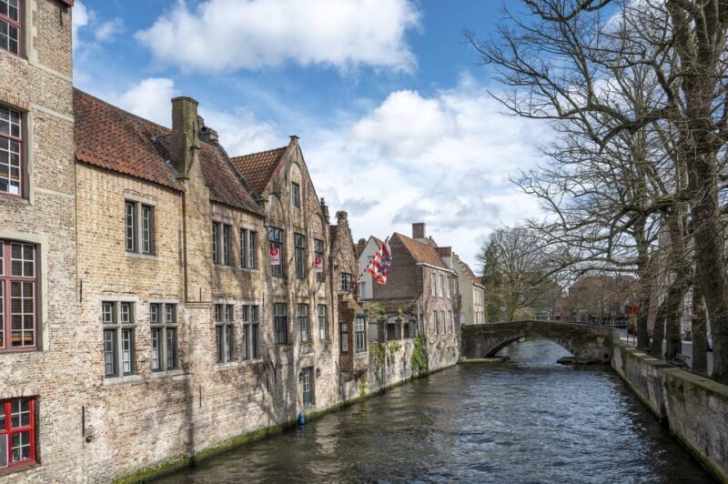 Historical walk in Bruges with local guide. Praline included - An In-Depth Look at the Bruges Historical Walk