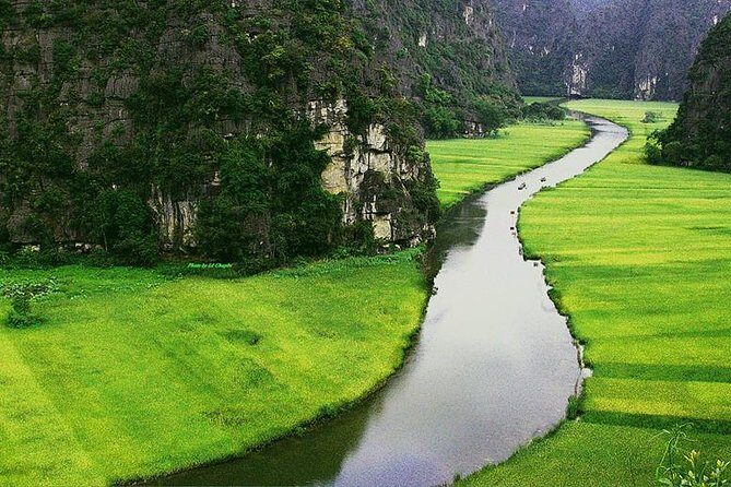 Hoa Lu Tam Coc Full-Day DELUXE Tour Including BUFFET LUNCH & River Boat Ride - Key Points