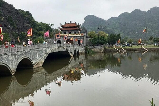 Hoa Lu-Trang An Day Tour Depart From Hanoi With Limousine & Lunch - An In-Depth Look at the Hoa Lu-Trang An Experience