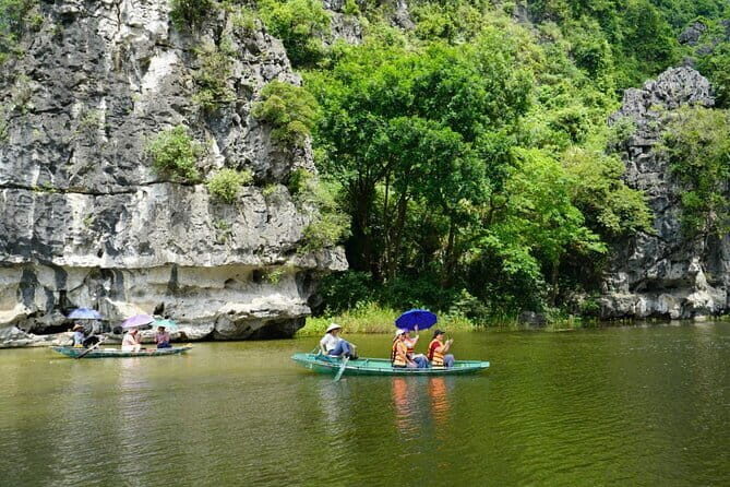Hoa Lu - trang an - mua cave 1 day buffet luch - Introduction