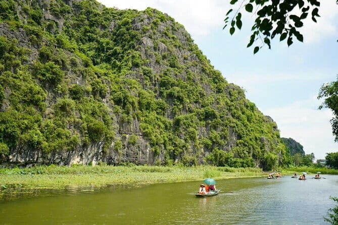 Hoa Lu - trang an - mua cave 1 day buffet luch - Key Points