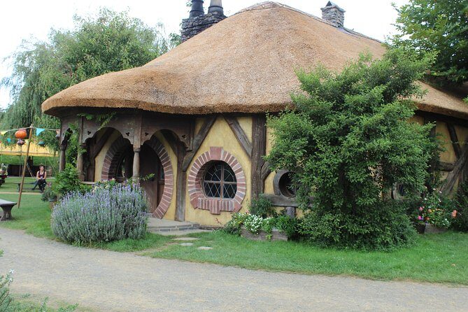 Hobbiton and Waitomo Caves from Auckland - Smaller Group - Authentic Experiences and Highlights