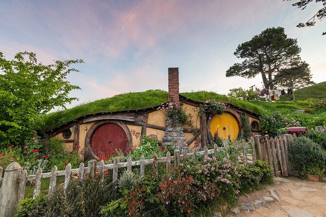 Hobbiton Movie Set& Te Puia Experience Private Tour From Auckland - FAQ