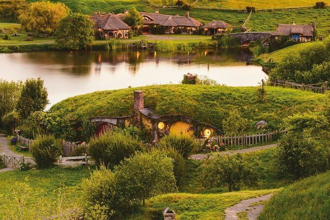 Hobbiton & Waitomo Caves Guided Day Trip from Auckland incl lunch - FAQ