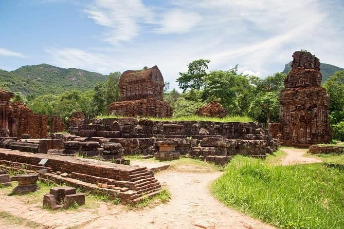 Hoi An Ancient town and My Son Sanctuary day trip including lunch and guide - Exploring Hoi An Ancient Town: A Window into the Past