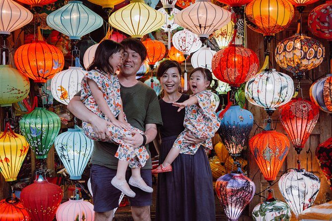 Hoi An City by night and release paper latern on Hoài river - FAQs
