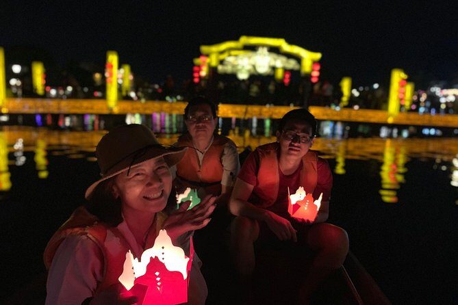 Hoi An Food Trail by Night with Boat Trip - The Boat Ride and Lantern Release
